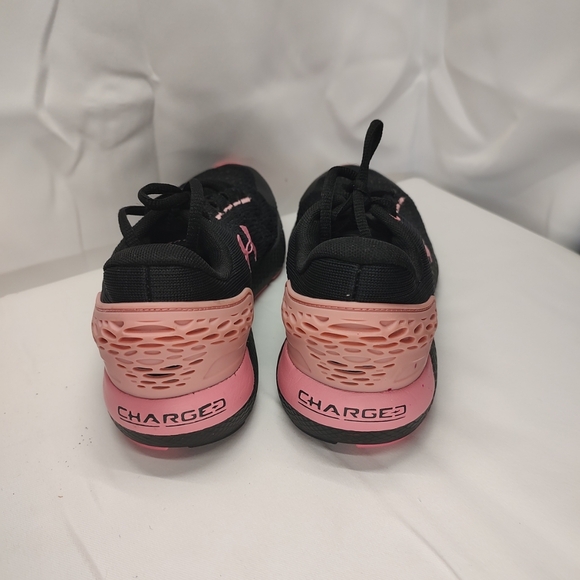 UNDER ARMOUR YOUTH Size 5 black/Pink lace up athletic shoes EUC! - Picture 3 of 7